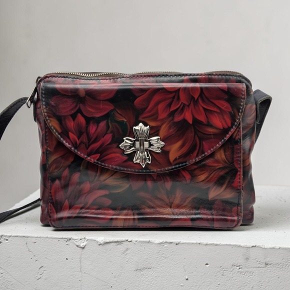Patricia Nash Handbags - Patricia Nash Salina Floral Crossbody Bag In English Rose Medium Red & Black